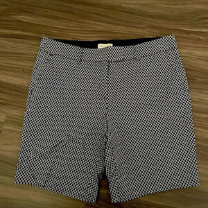 Adrienne Vittadini women’s navy and white pattern Bermuda short size 10